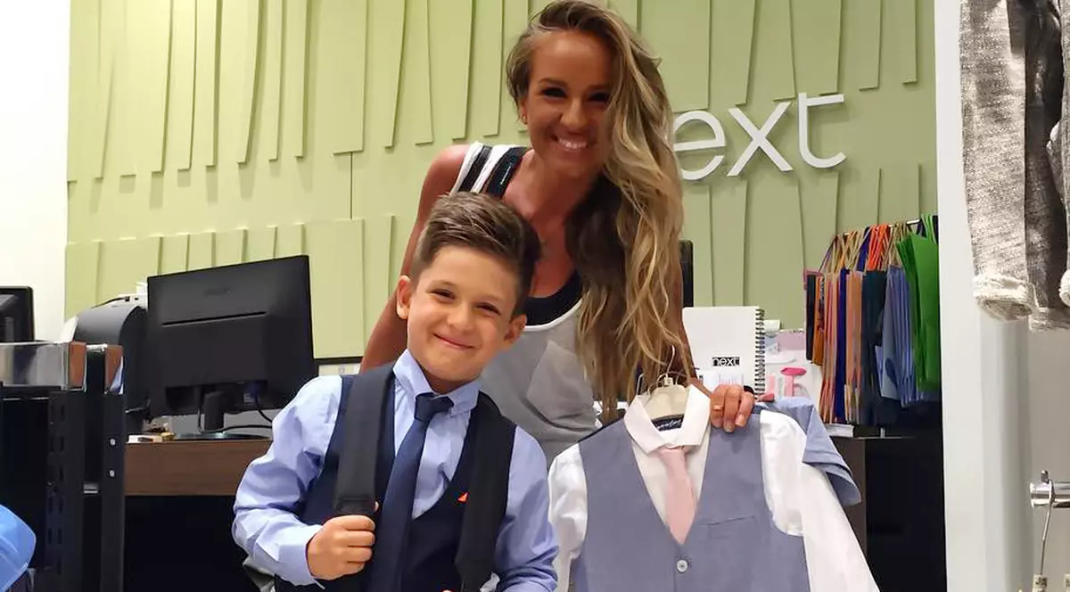 Fiul Dianei Munteanu stă cu mama, dar îl copiază pe tată!