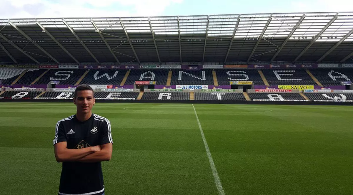 Fiul lui Cristi Dulca a semnat cu galezii de la Swansea