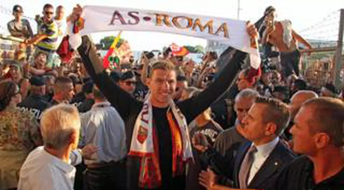 AS Roma a adus atacantul cu care atacă titlul / GALERIE FOTO