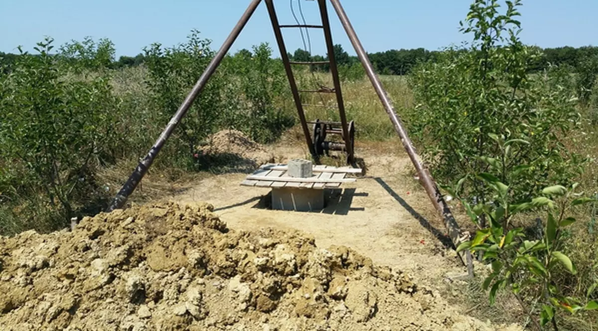 Caz îngrozitor în Iaşi! Un copil de 14 ani a murit în timp ce săpa o fântână. Cum s-a produs tragedia 