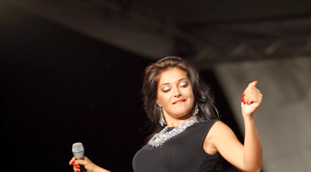 Elena de la Mandinga s-a făcut bună rău! Acum poate face plajă în bikini minusculi