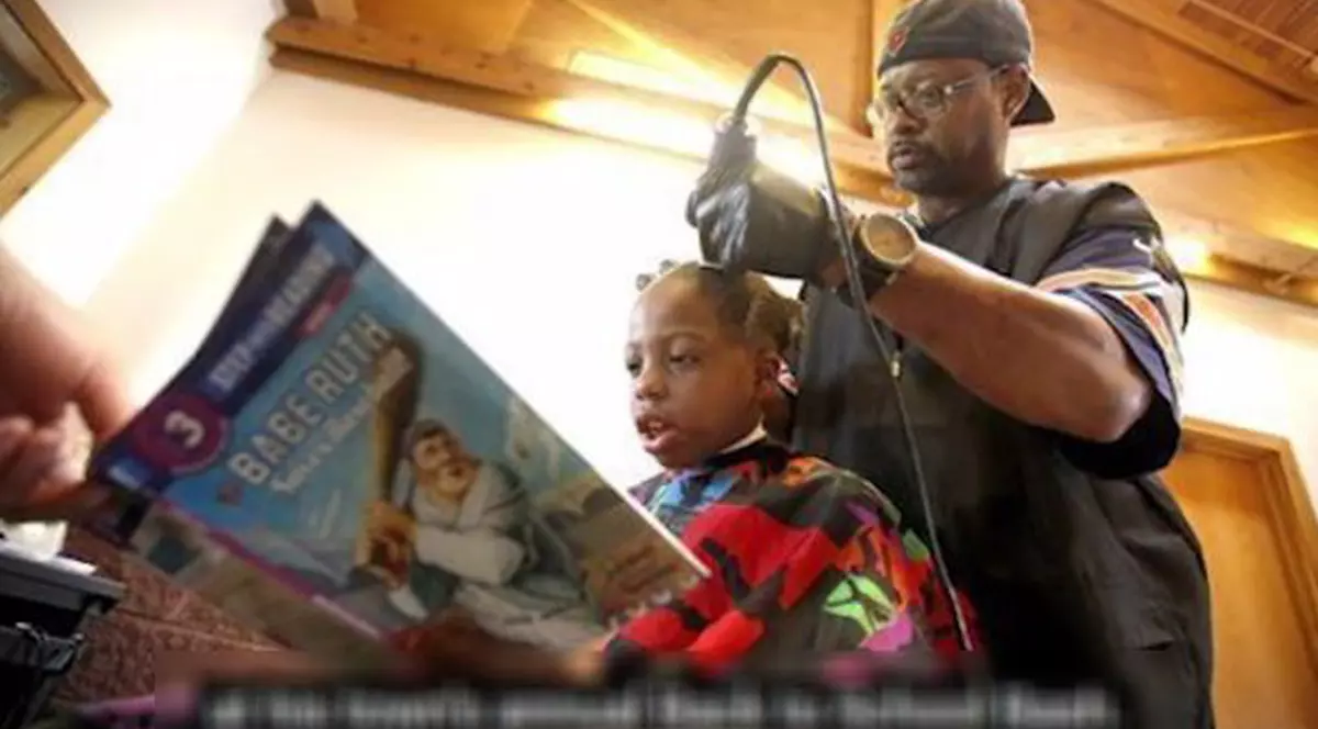 O frizerie din SUA tunde gratuit copiii cu o condiție. Vezi care e aceasta! | VIDEO