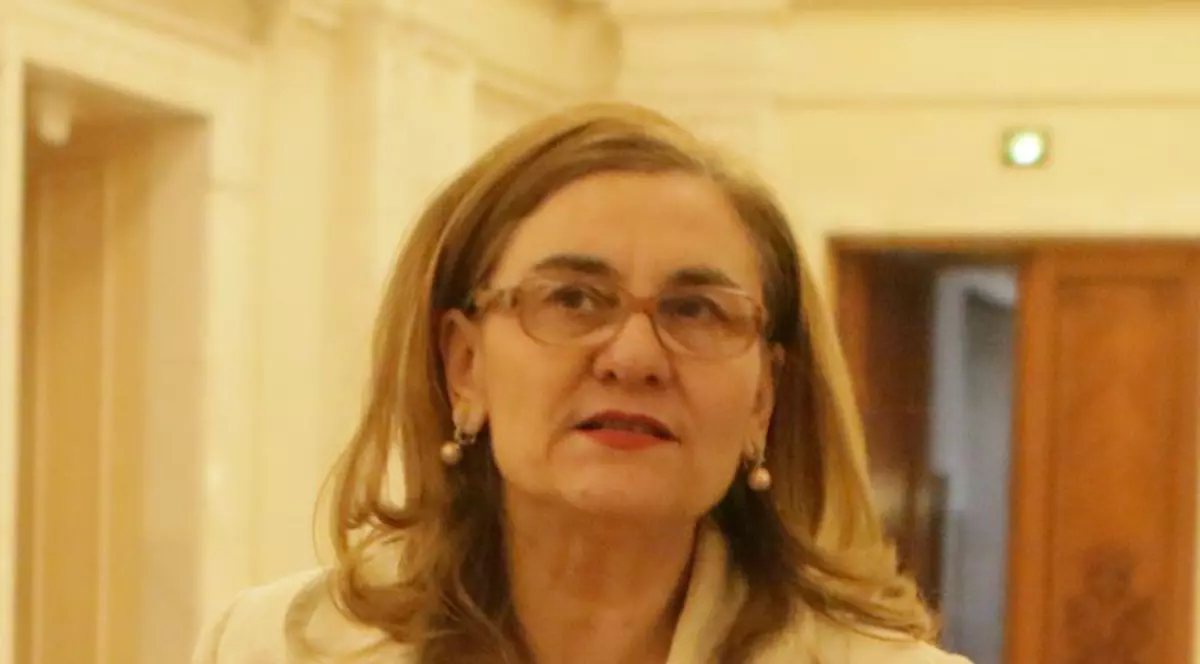 A comis-o din nou! Maria Grapini, două greșeli IMENSE în patru rânduri scrise. Un internaut a criticat-o! Vezi ce i-a răspuns fostul ministru! 