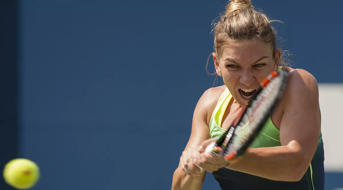După un meci-maraton, Simona trece în turul III la Cincinnati. E prima victorie a sportivei noastre în fața Kristinei Mladenovic. ^Franțuzoaica a acuzat probleme la piciorul stâng, Halep a dat cu racheta de pământ! Irina Begu, eliminată