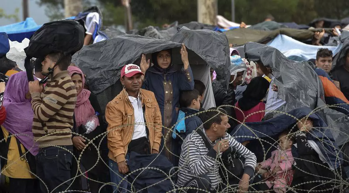 Lupte la granița macedoneană! Poliția face cu greu față numărului mare de imigranți | FOTO