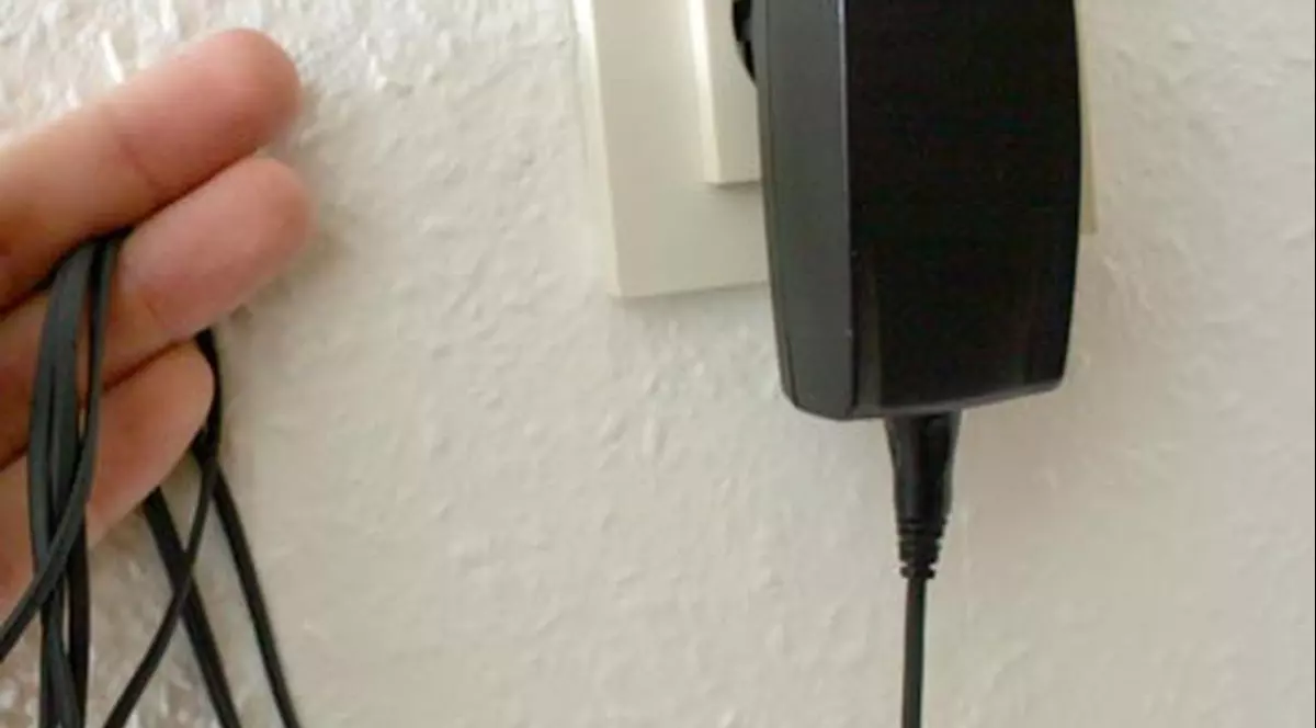 Un copil a murit electrocutat încercând să își încarce telefonul mobil