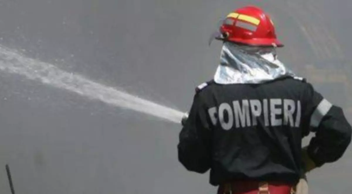 Incendiu de proporții la un hotel din Mamaia. Turiștii au fost evacuați