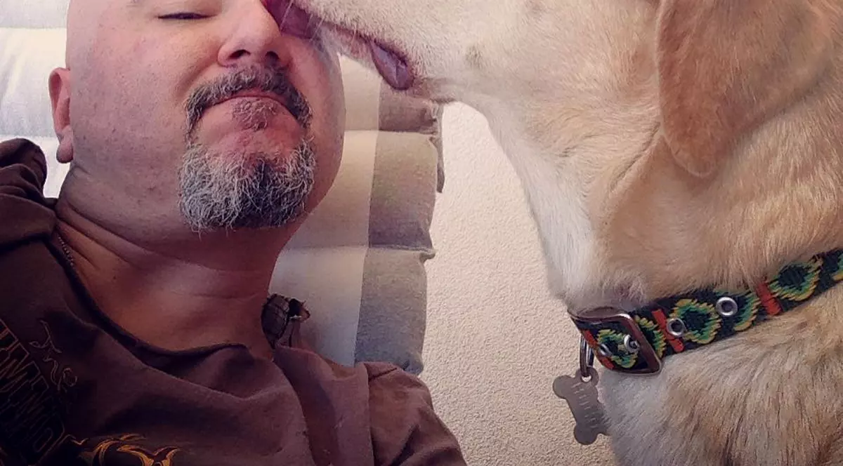 Doarme în microbuz la Vama Veche! Fondatorul trupei Ro-mania și-a schimbat complet stilul de viață