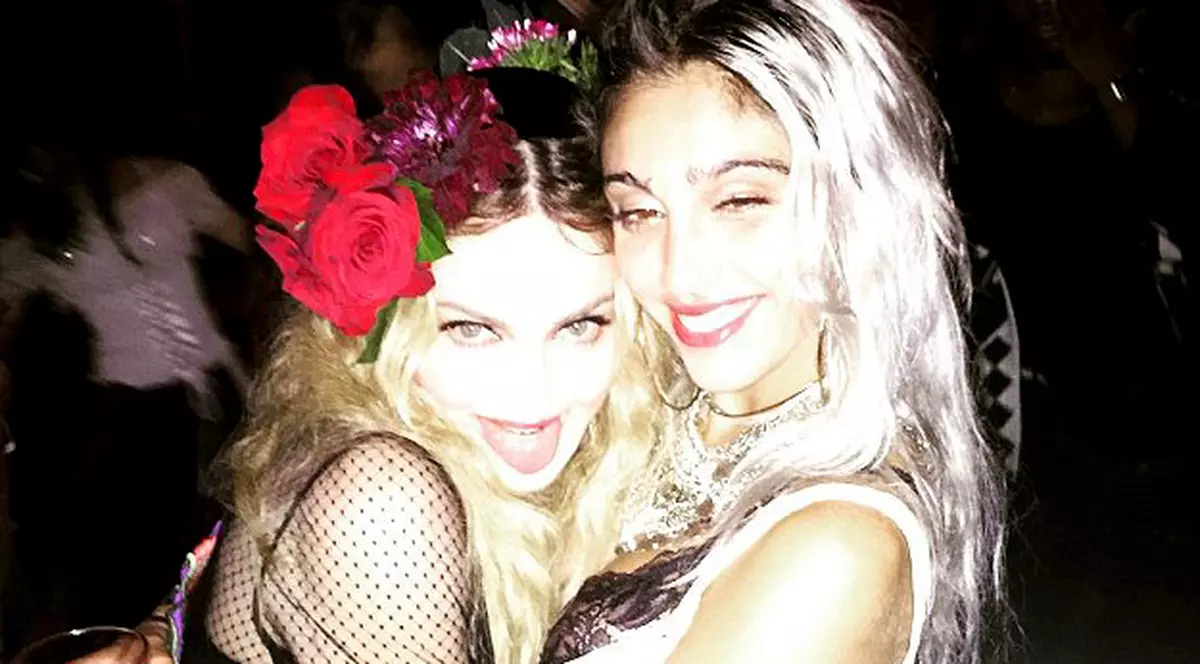 Madonna, dezmăț țigănesc cu polițiști