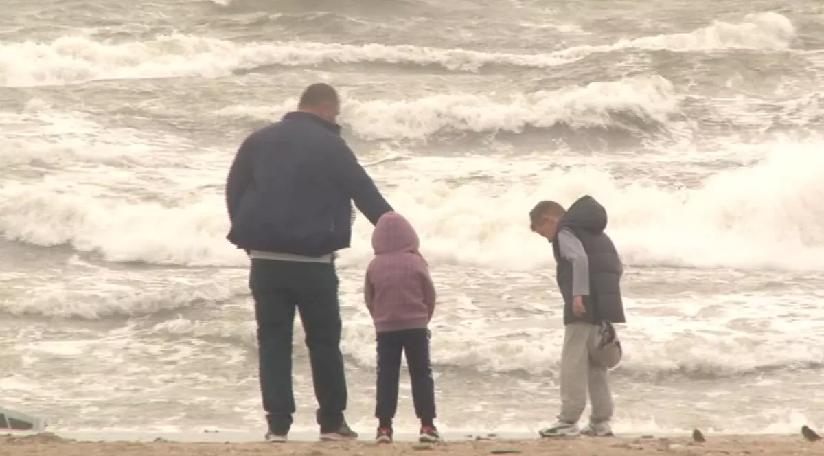 Ploaia i-a gonit acasă! Vremea capricioasă le-a stricat planurile de vacanță românilor