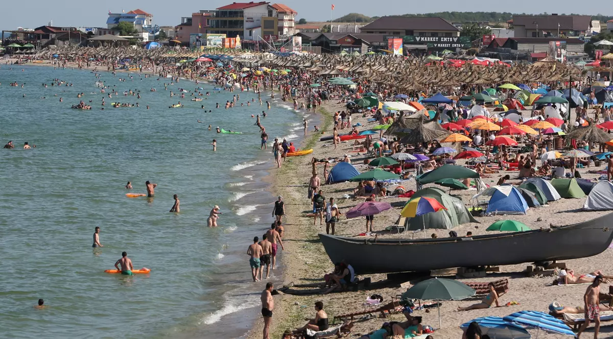 159 de lei, o săptămână pe litoral! Scad prețurile la mare, dar vin ploile...