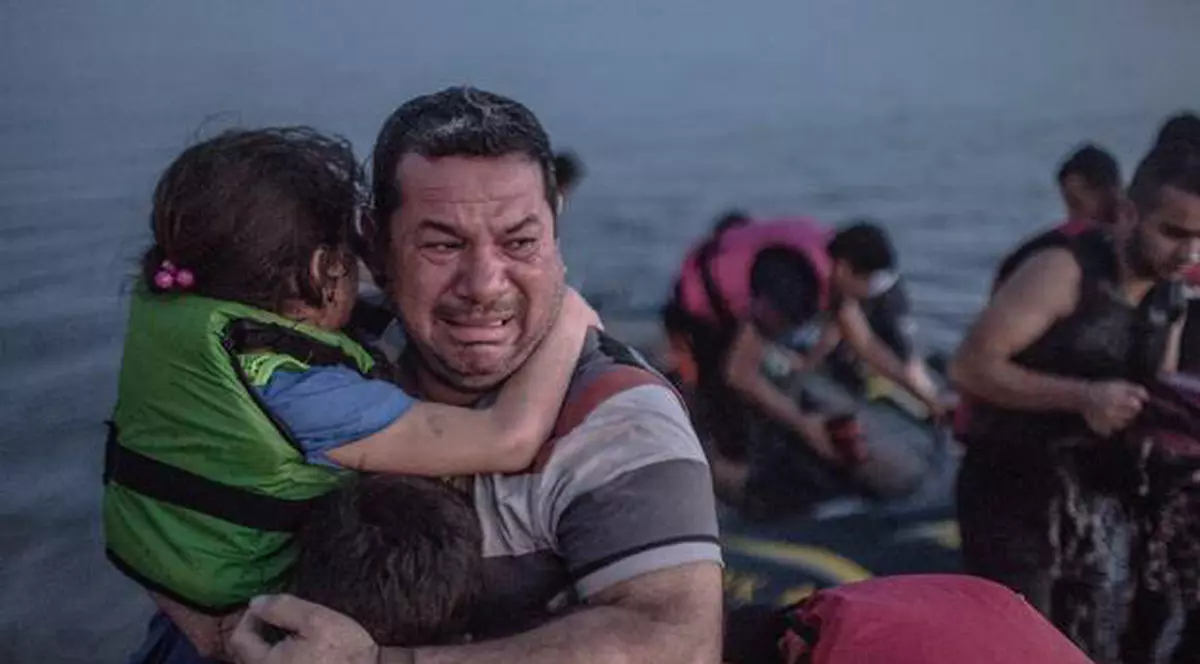 Imaginea DURERII! Lacrimile unui tată ascund o poveste incredibilă