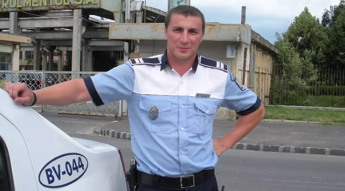 Polițistul glumeț are din nou liber la povești