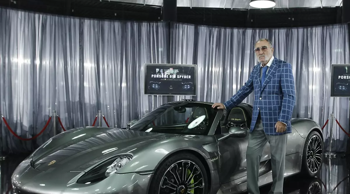 Țiriac și-a prezentat săgeata argintie! Una din cele mai rapide mașini din lume, Porsche 918 Spyder a intrat ieri în colecția omului de afaceri