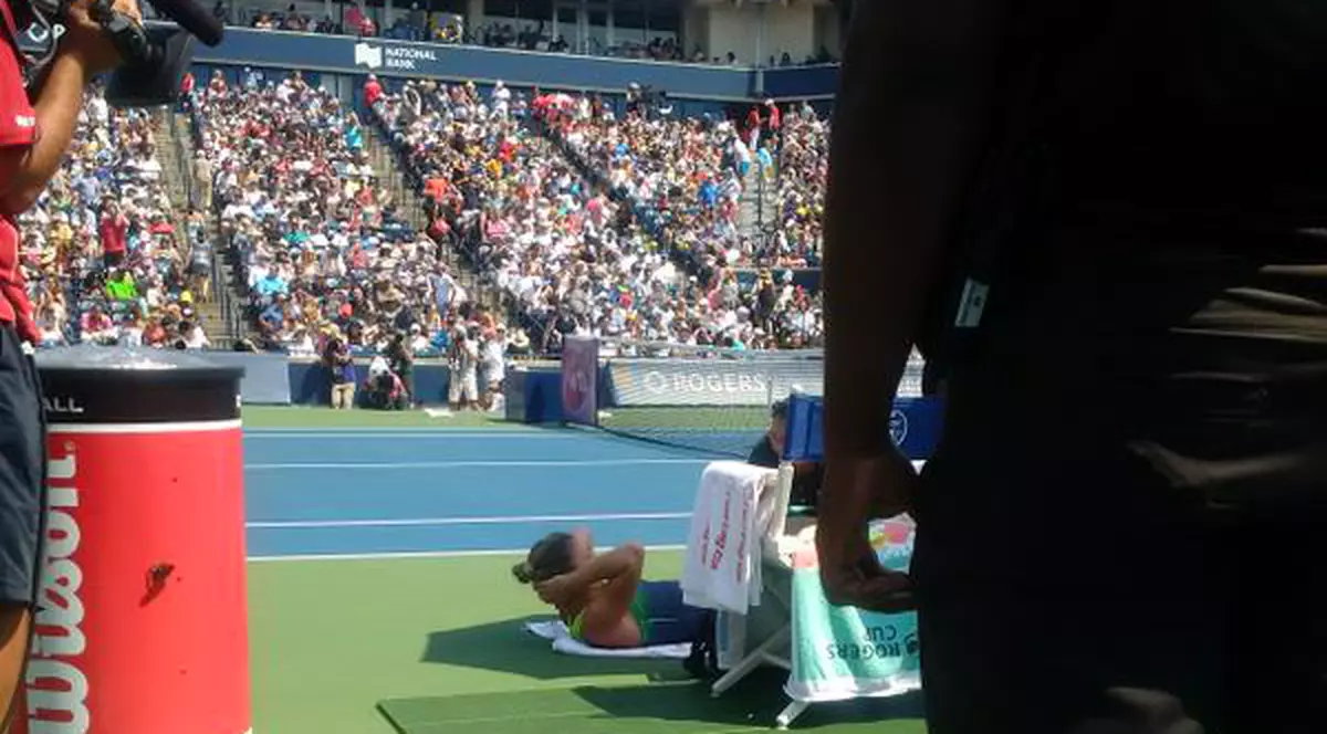Simona Halep: ”Am fost nevoită să renunț! Am tras cât am putut, dar nu a mai fost posibil!”