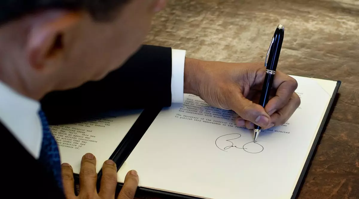 Ziua internațională a stângacilor! Superstiții și controverse privind stângacii. De ce erau considerați blestemați