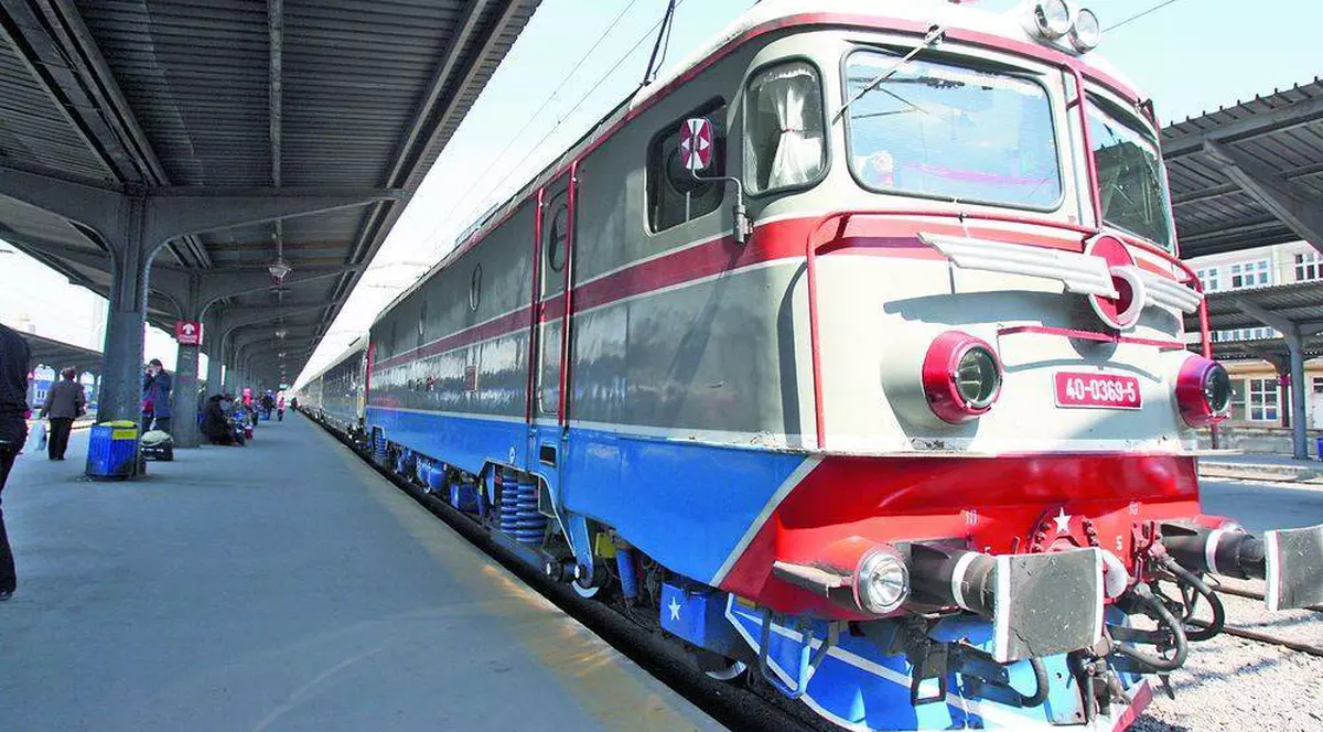 Cu trenul în week-end, mai avantajos în grup 