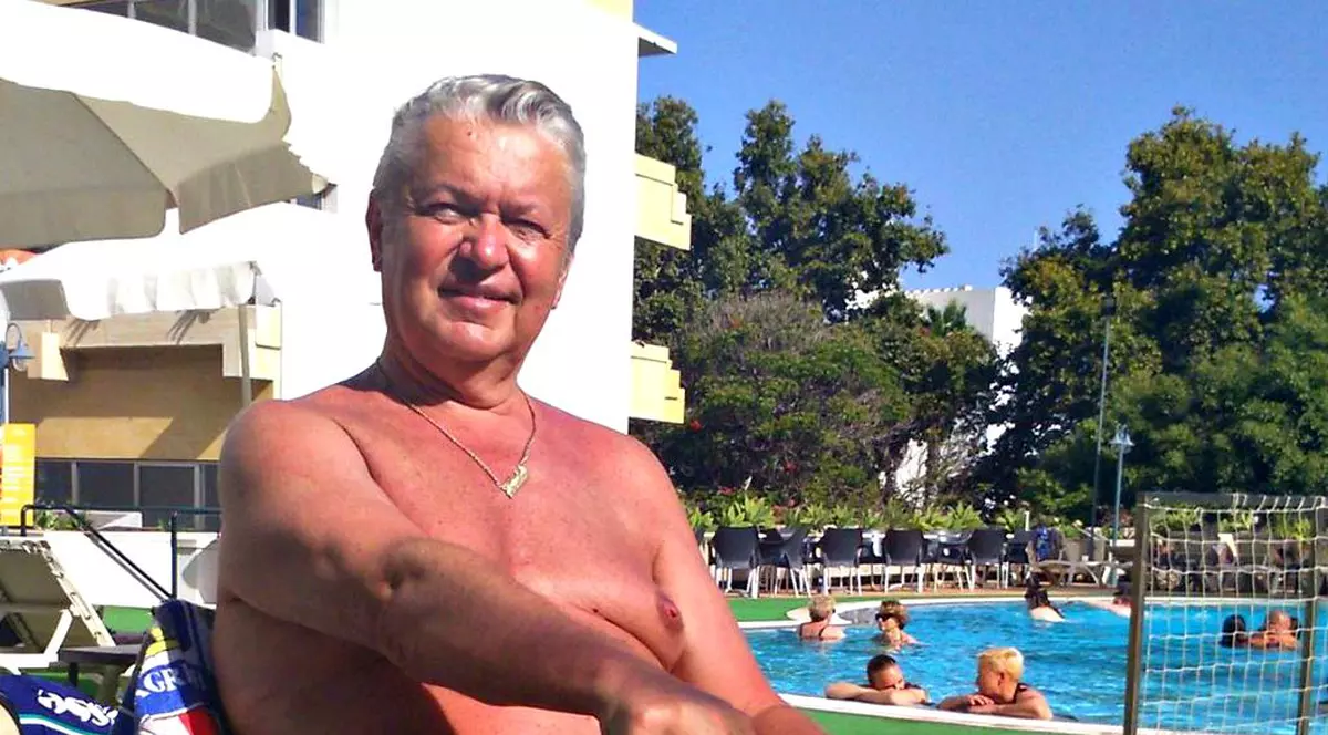 A dat ițarii pe slip! Poza unicat cu Gheorghe Turda la plajă, în Portugalia