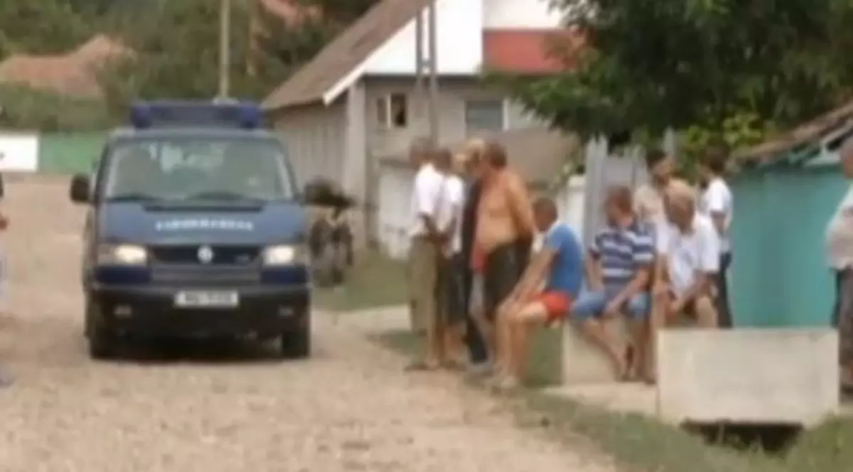 Sătenii din Vaslui, revoltaţi pe decizia instanţei: "Atâta puşcărie pentru o obrăznicătură?"