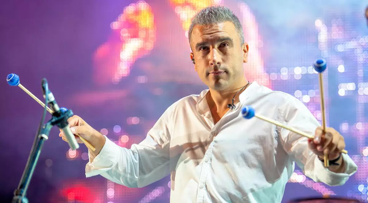 Mai ții minte formația SISTEM? Este incredibil ce a ajuns să facă unul dintre instrumentiști 