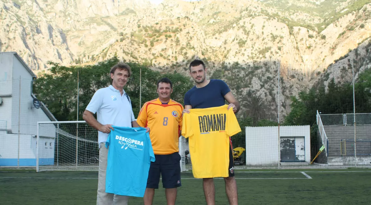 Reportaj savuros la un meci din campionatul Muntenegrului. Ne batem cu ”poloiștii” în preliminariile CM 2018. ”Habar n-am vreun jucător român, dar o să vă batem! Nu-i mai aveți pe Mutu și Chivu!”