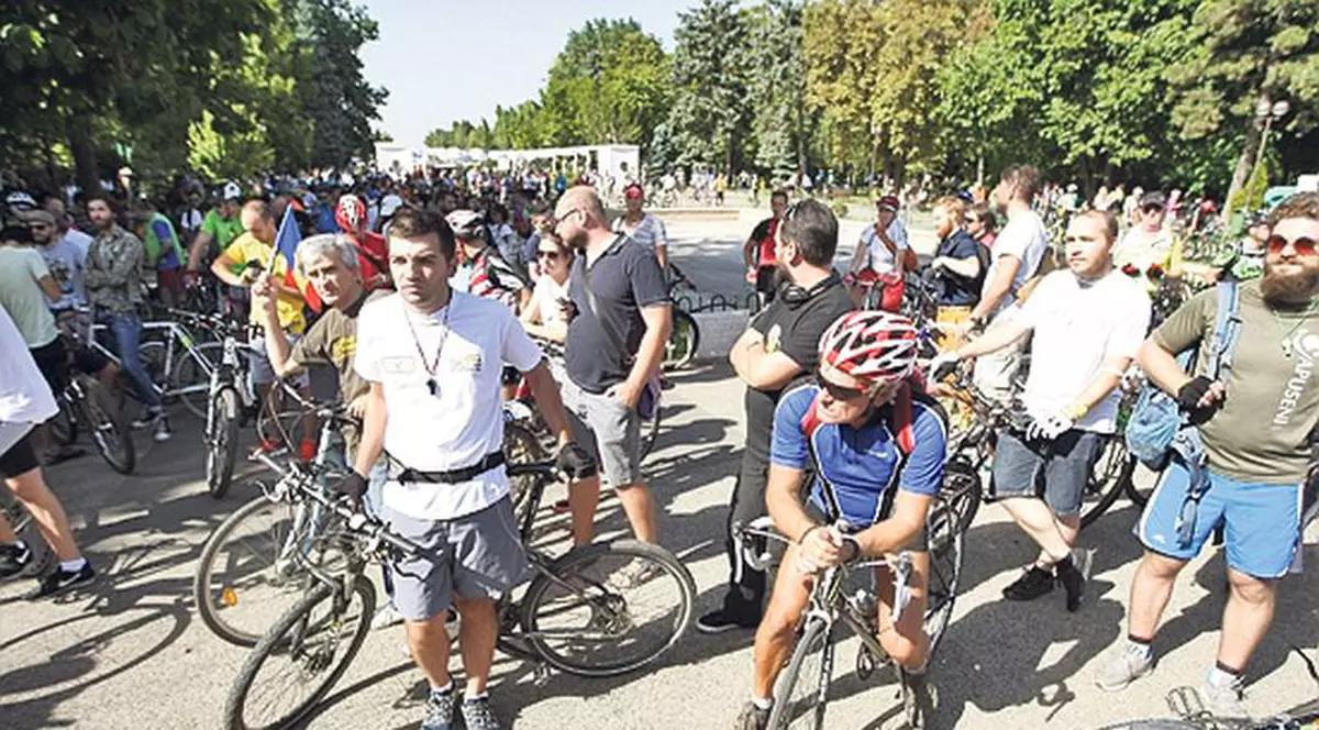 E dovedit! Conducătorii auto sunt cu 4 kilograme mai grei decât bicicliștii