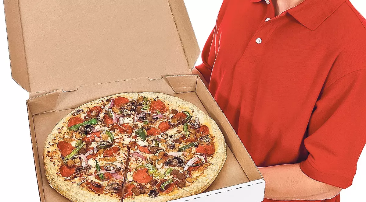 Mare poftă, mare, de pizza, şaorma și burgeri!