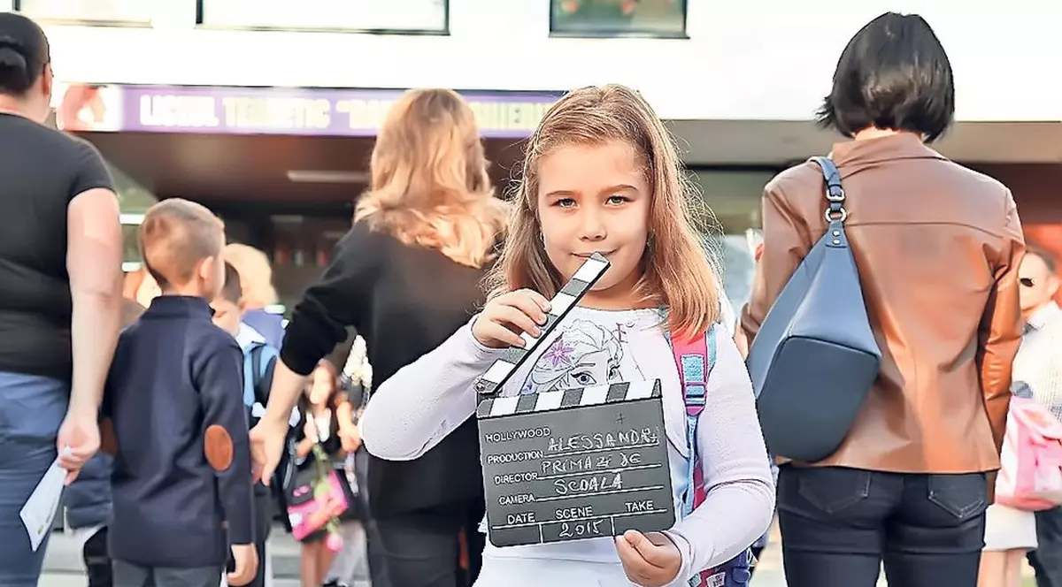 Ce bine că fac şcoala acasă! Născută şi crescută la Roma, Alessandra a început clasa zero în România