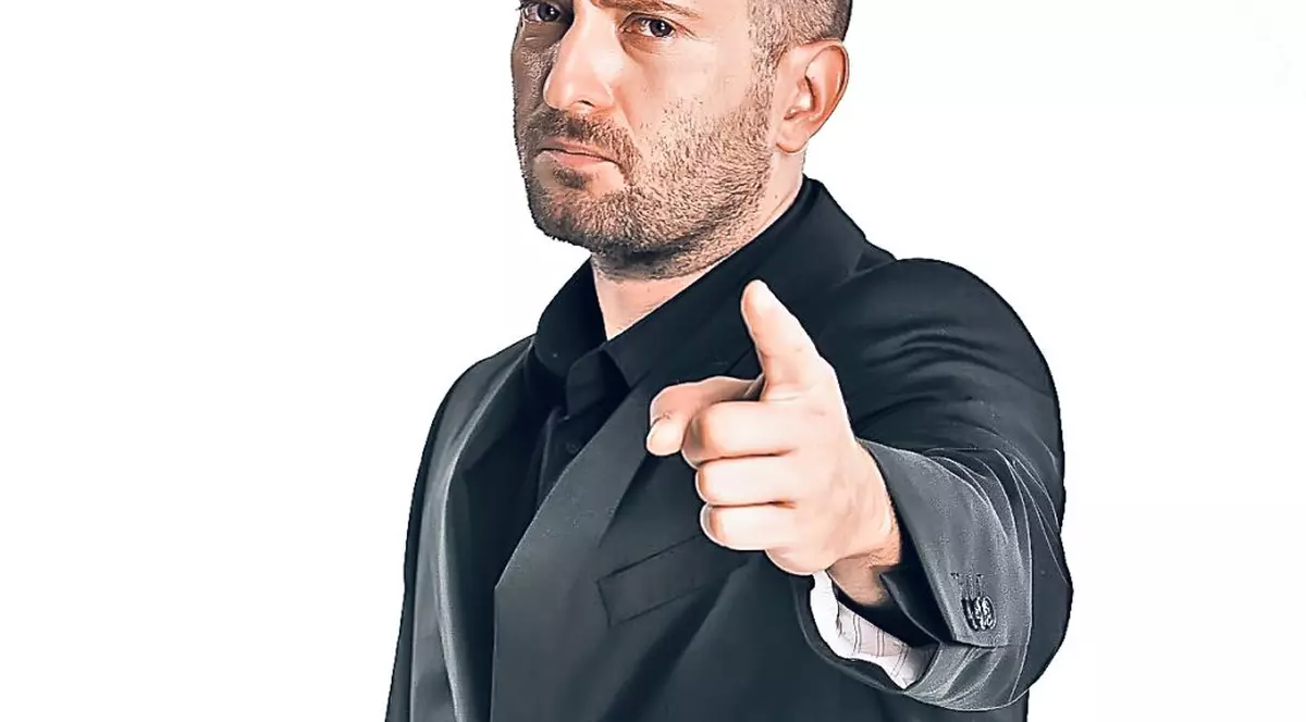 EXCLUSIV | S-a trezit cu cauciucurile tăiate! Cheloo s-a pus rău cu vecinii din Breaza şi acum culege «roadele»