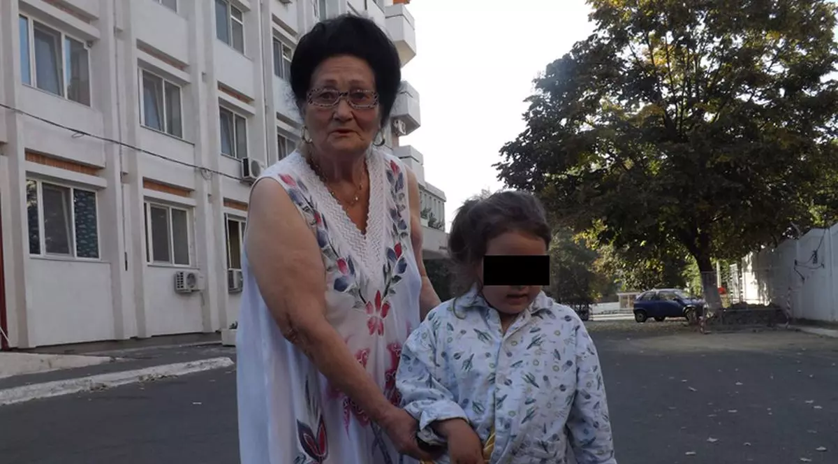 Fetiţă muşcată de un maidanez în curtea spitalului