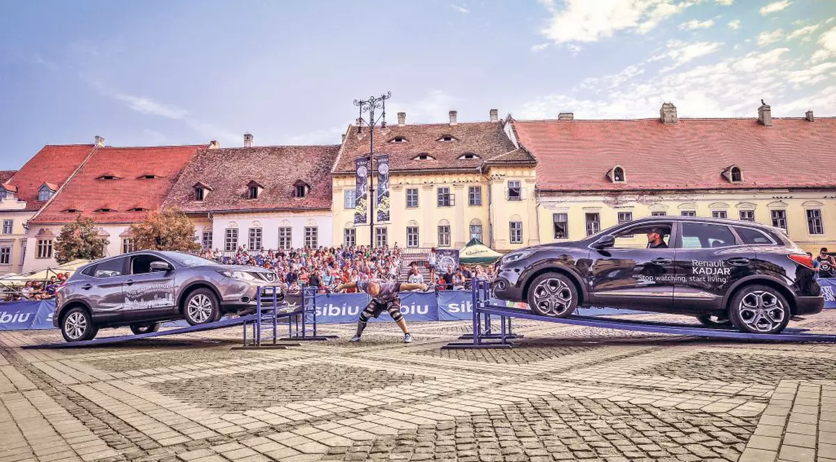 S-au întrecut în muşchi