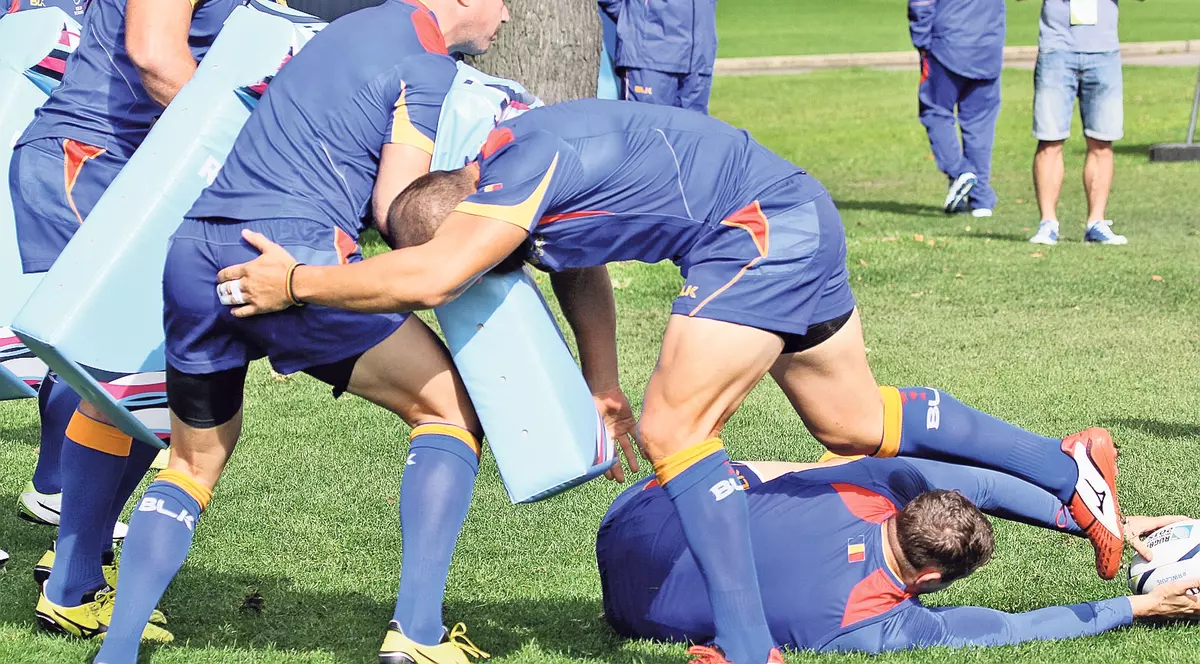 Începe lupta! «Stejarii» dau piept cu «cocoşii»