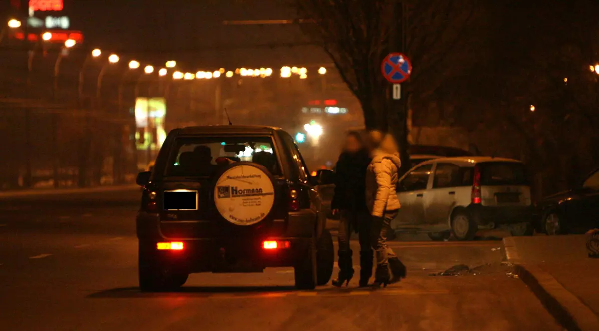 Ziua, în cămin, noaptea, «la produs»! Proxeneții racolau minore din stabilimentele de ocrotire a copiilor