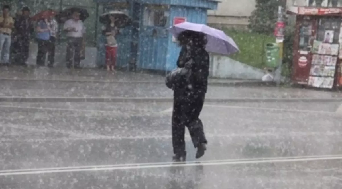 Se schimbă vremea. Meteorologii au emis COD GALBEN de furtuni. Vezi zonele vizate