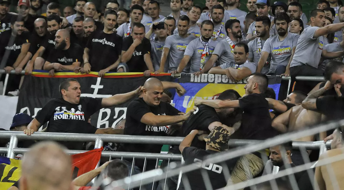 Ciprian Marica îi critică pe unii fani ai naţionalei României: "Ne-am făcut de râs!"