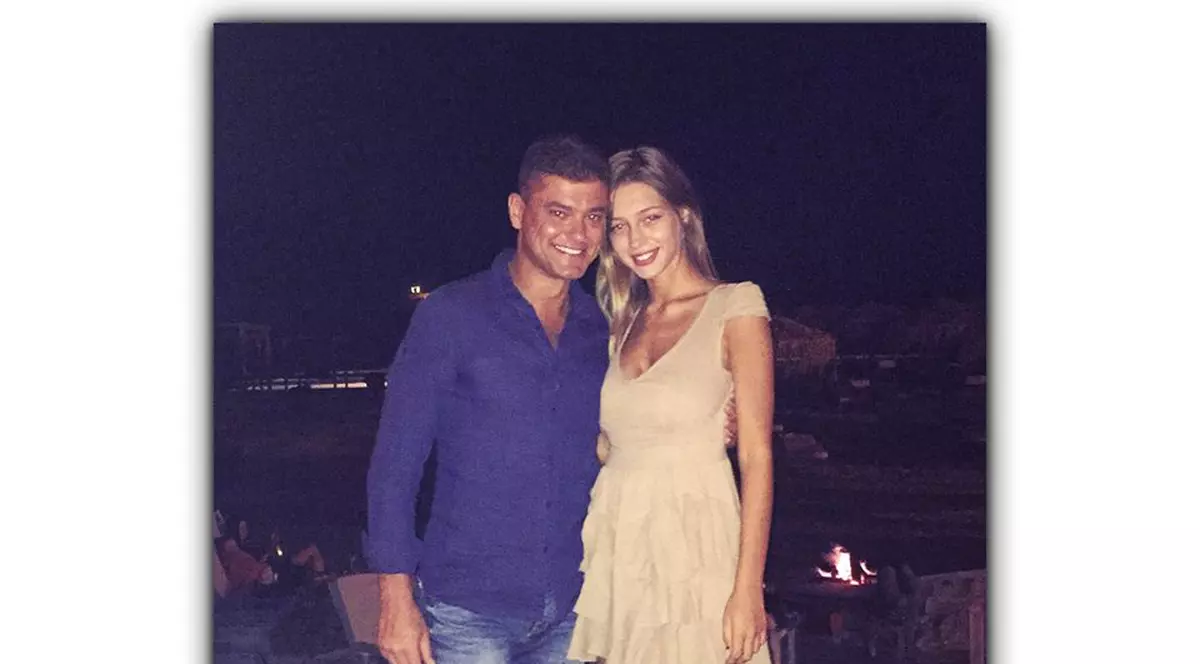 Cristian Boureanu și-a trecut iubita de liceu la cratiță