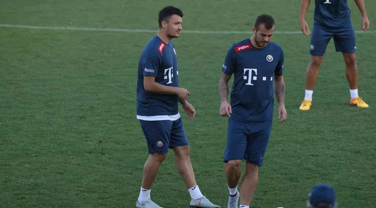 România, la EURO după 8 ani! Începe scandalul primelor la echipa națională? ^Criteriul acordării lor îl trage în jos pe Constantin Budescu! În 1999, un astfel de scandal i-a fost fatal lui Victor Pițurcă