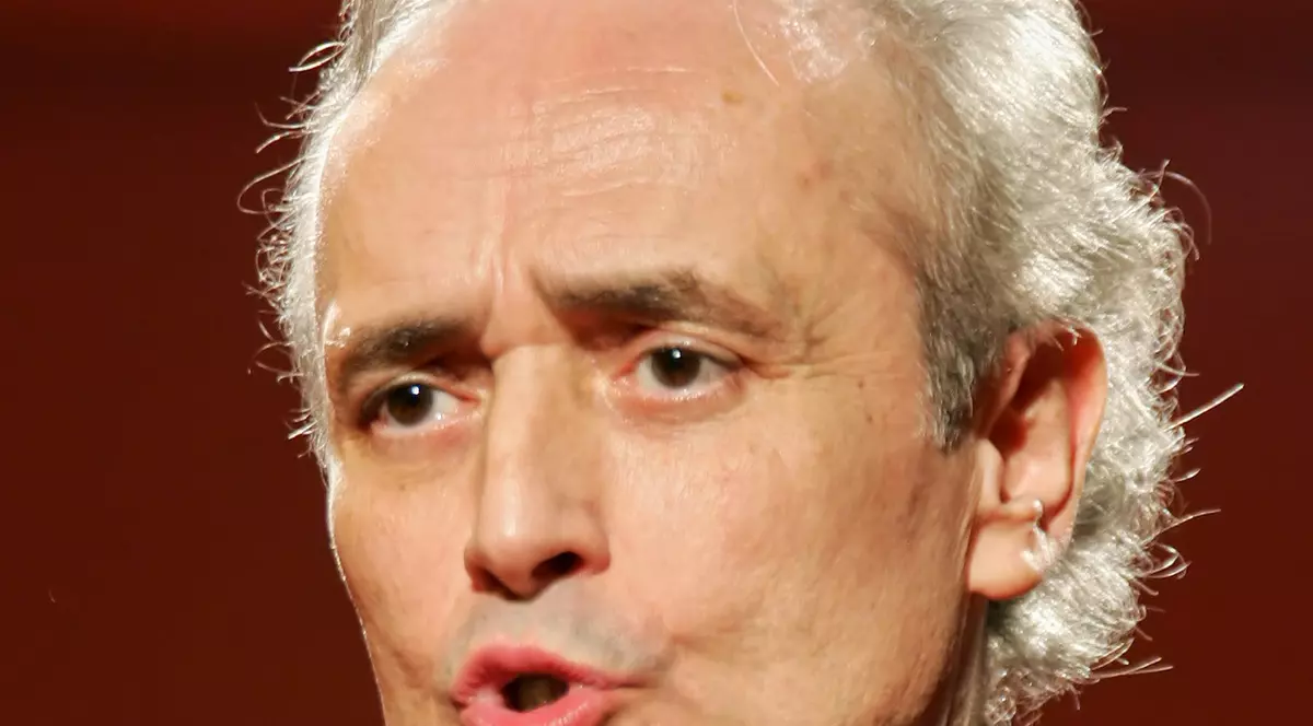 EXCLUSIV | Carreras are un cadou pentru români