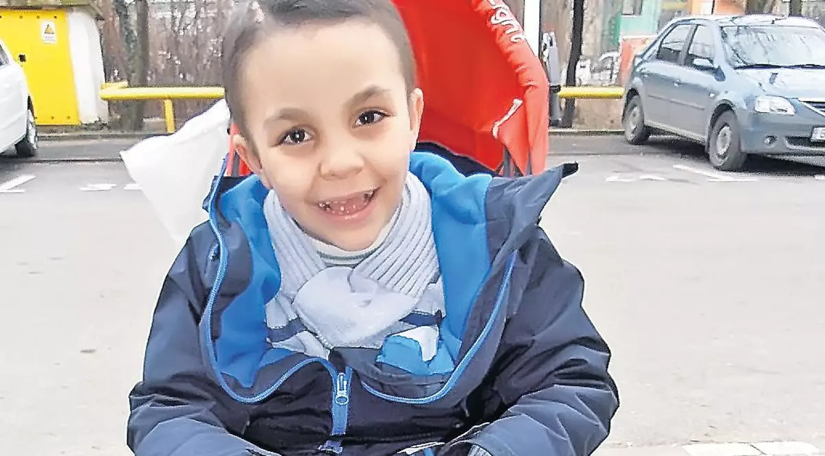 Dragoş continuă recuperarea! Micuţul care a luptat cu o tumoră cerebrală începe şcoala, dar are nevoie şi de RMN