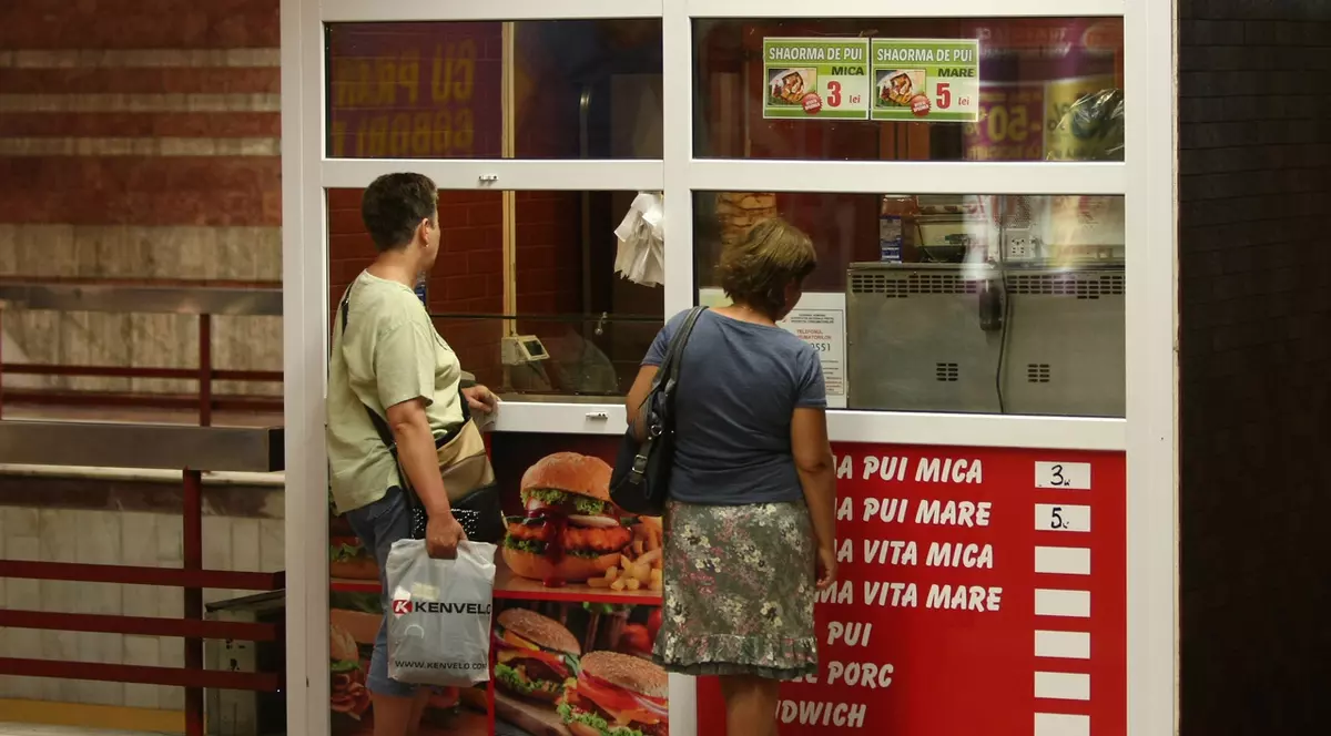 Șaorma noastră cea de toate zilele! Bucureștenii mănâncă la fast-food de 24 de milioane de euro
