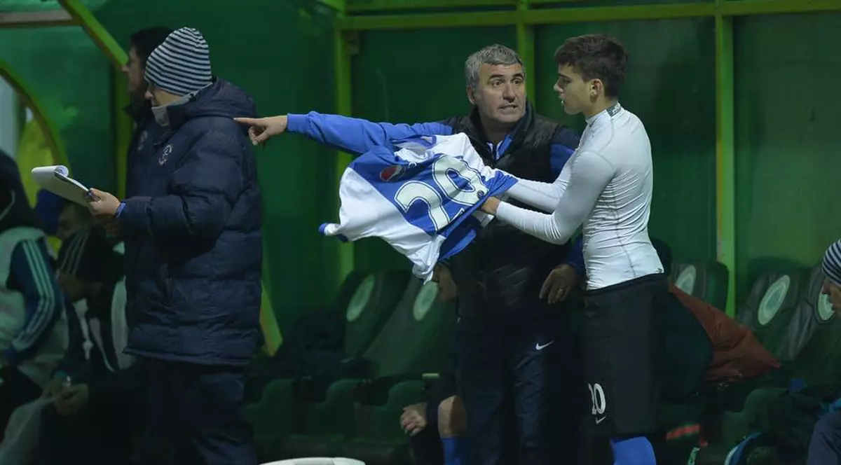 Victor Pițurcă îl laudă pe Ianis, dar îl sfătuieşte pe Gică Hagi să aibă foarte mare grijă de fiul său: "E puțin forțată ideea cu el căpitan"