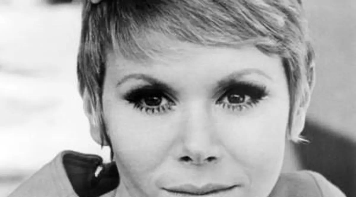 DOLIU în lumea filmului! Actriţa Judy Carne, fosta soție a lui Burt Reynolds, A MURIT