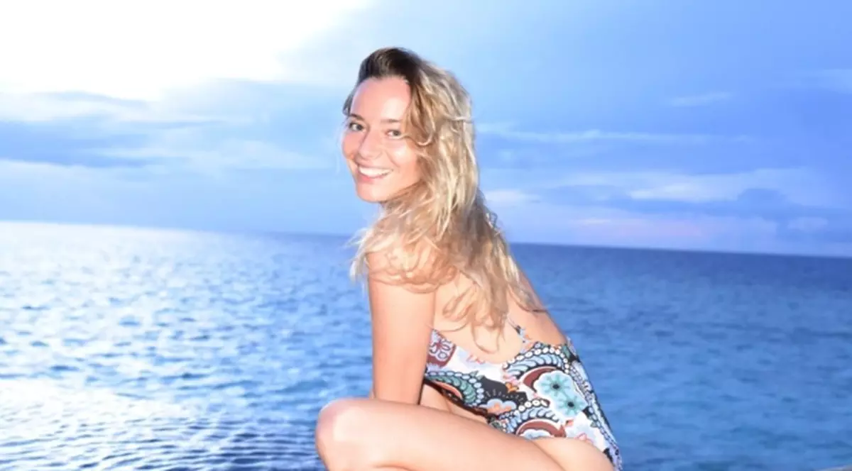 Laura Cosoi a făcut plajă TOPLESS, în vacanță! Fotografia care a încins imaginația fanilor | FOTO ÎN ARTICOL