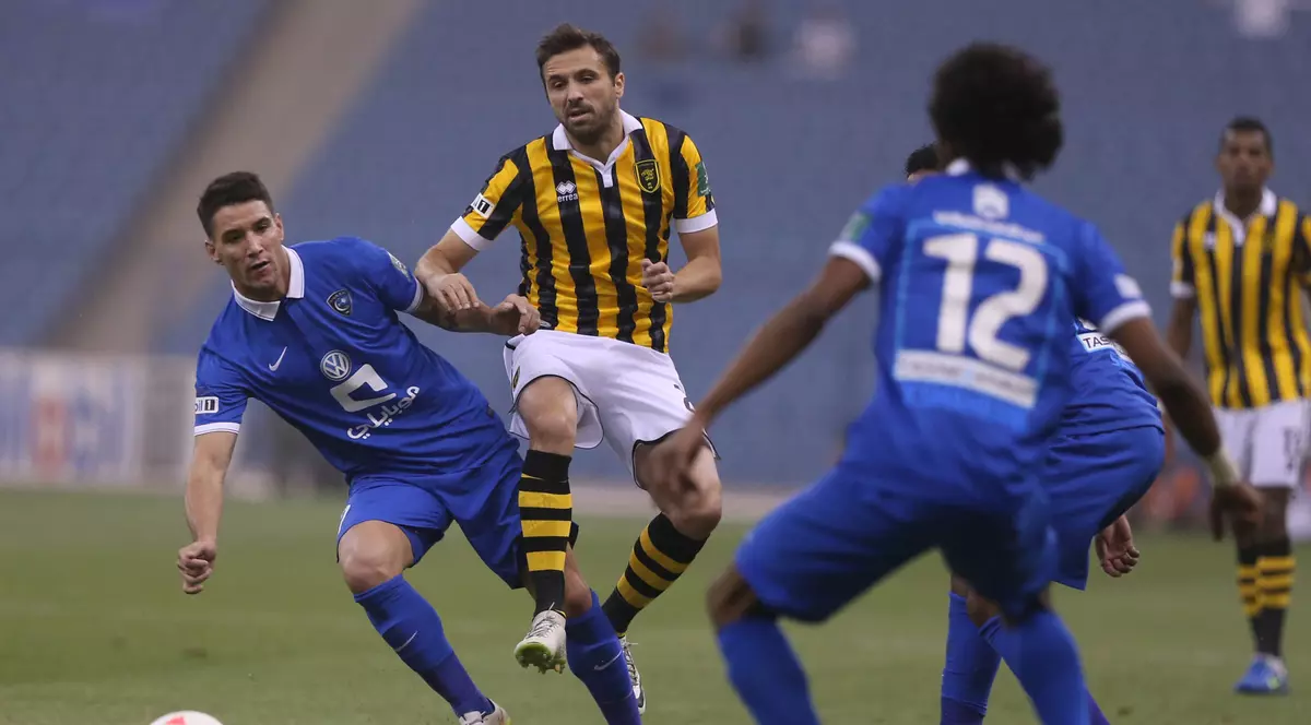 Arabii susțin că Lucian Sânmărtean a jucat sâmbătă ultimul meci pentru Al Ittihad. ^Internaționalul român este regretat de fanii saudiți, care i-au făcut filmulețe și desene de adio / VIDEO