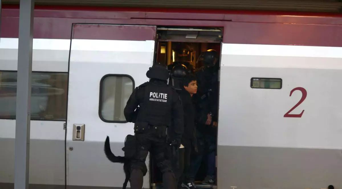 UPDATE | Alertă teroristă în Olanda! Poliţia a evacuat un tren