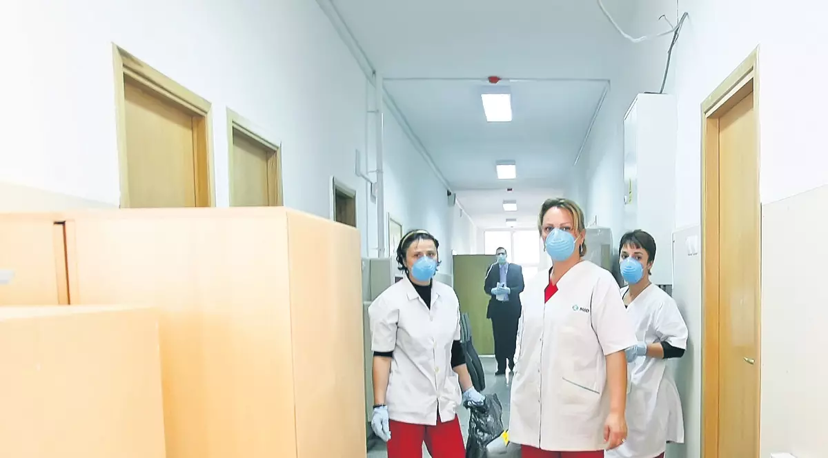 Anul acesta, şcoala poate dăuna sănătăţii! Elevii se întorc azi în bănci. 17% din unități nu au avize sanitare