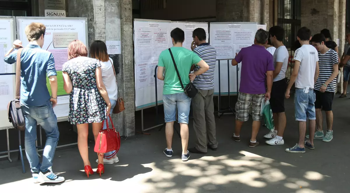 A doua șansă pentru facultate! Universitățile pun la bătaie mii de locuri în sesiunea de toamnă