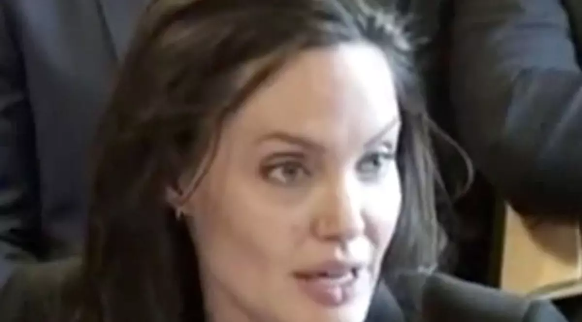 Angelina Jolie, marcată de povestea unei copile violate cu sălbăticie. Cum a reacționat actrița