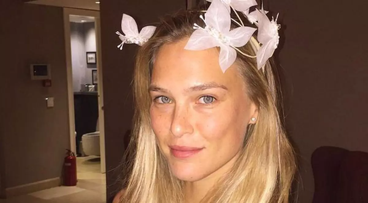 Bar Refaeli s-a măritat. Cum arată fosta iubită a lui diCaprio în rochie de mireasă