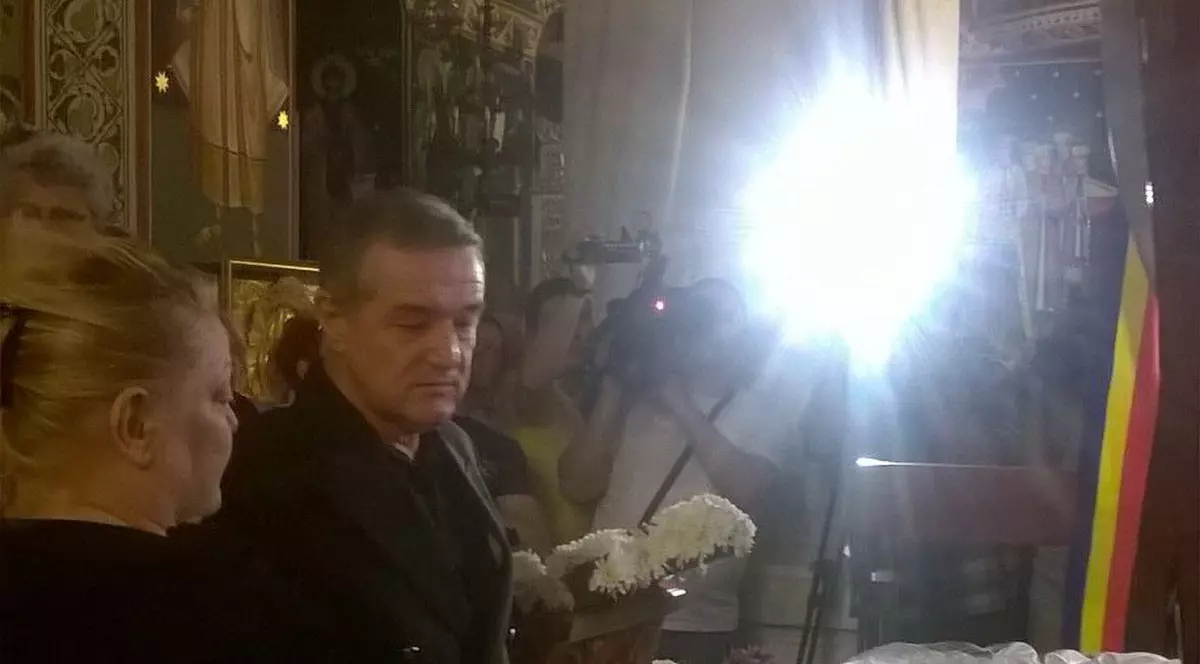 Gigi Becali va da bani familiei lui Vadim Tudor